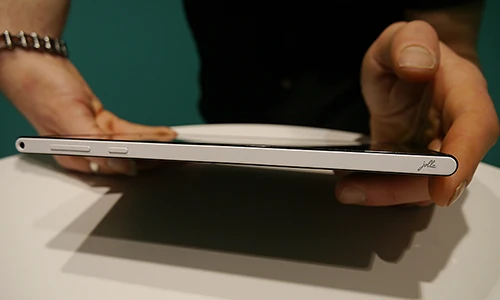 Cận cảnh chiếc máy tính bảng siêu đẹp Jolla Tablet