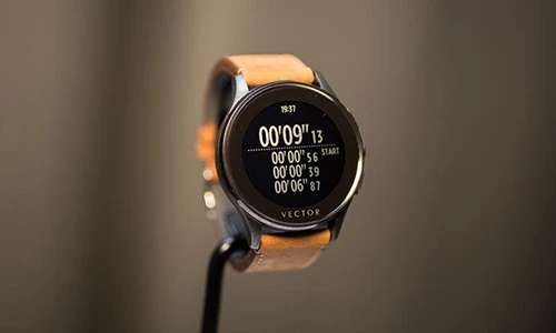 Cận cảnh đồng hồ thông minh có pin 30 ngày