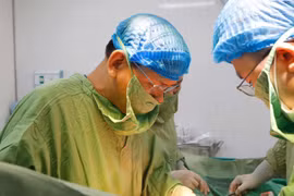 Bụng to nhanh người phụ nữ 47 tuổi phát hiện u kích thước lớn bất thường