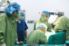 9 lần chạm dao kéo và cuộc hồi sinh diệu kỳ cho cô gái 21 tuổi