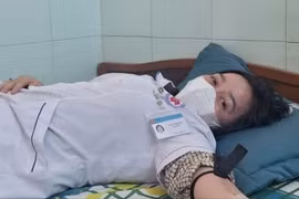 Đau bụng 5 giờ không thuyên giảm do vỡ thai ngoài tử cung