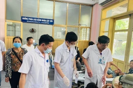 Cấp cứu 18 nạn nhân vụ tai nạn 3 ô tô tại Cầu Giẽ -Ninh Bình