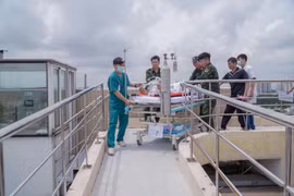 Khẩn cấp đưa ngư dân hôn mê từ đảo Song tử Tây về đất liền