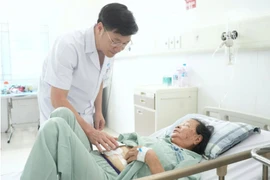 Cắt ung thư dạ dày cho cụ bà 85 tuổi mắc nhiều bệnh lý nền nguy hiểm