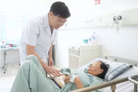 Cắt ung thư dạ dày cho cụ bà 85 tuổi mắc nhiều bệnh lý nền nguy hiểm