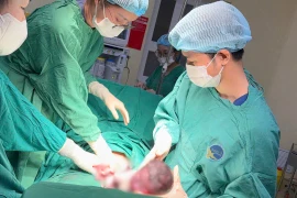 Sức khỏe bình thường, thai phụ 19 tuổi bất ngờ tiền sản giật nguy kịch