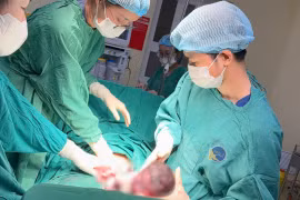 Sức khỏe bình thường, thai phụ 19 tuổi bất ngờ tiền sản giật nguy kịch