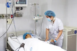 Trắng đêm vận chuyển cấp cứu, phẫu thuật cứu sản phụ biến chứng HELLP