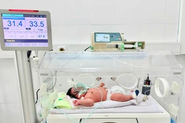 Bé trai chào đời nặng kỷ lục 6,2 kg 