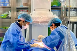 Khắc phục cơn ngưng tim kéo dài bằng máy tạo nhịp