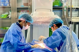 Khắc phục cơn ngưng tim kéo dài bằng máy tạo nhịp