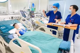 Gặp trẻ đuối nước, đừng dốc ngược mất cơ hội sống, hãy ép tim, thổi ngạt 