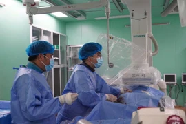 Đau đầu, tăng huyết áp, cụ bà 90 tuổi bị túi phình mạch não lớn