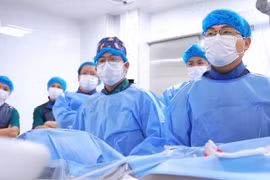 Tự dưng đau ngực, cụ ông nhồi máu cơ tim cấp, biến chứng ngừng tim