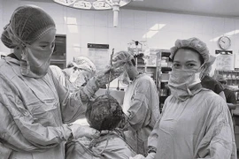 Bảo tồn tử cung thành công cho cô gái 26 tuổi mang khối u trên 30 cm