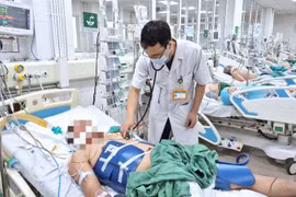 Người đàn ông hôn mê sâu nghi điện giật khi sửa bồn nước