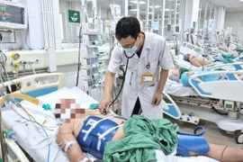 Người đàn ông hôn mê sâu nghi điện giật khi sửa bồn nước