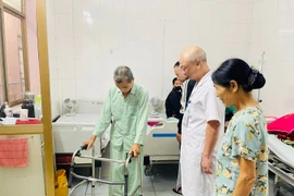 Phẫu thuật thành công bệnh nhân gẫy cổ xương đùi có tiền sử bệnh nền phức tạp