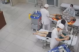 Quét nhà ngã cầu thang, người đàn ông sốc mất máu nguy kịch