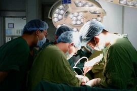 Cứu sản phụ và thai nhi nhau cài răng lược xâm lấn sâu bàng quang