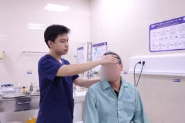Chóng mặt dai dẳng tái diễn kéo dài, thủ phạm không ngờ do sỏi tai