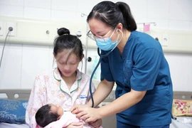 Cách phòng tránh các dị tật vùng rốn ở trẻ sơ sinh