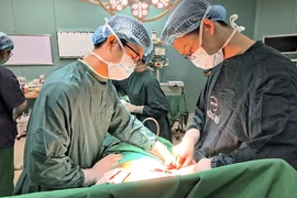 Người phụ nữ hoại tử ngực sau ba lần phẫu thuật thẩm mỹ