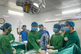 Tán sỏi tiết niệu phức tạp qua da ngay tại tuyến tỉnh