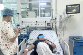 Trẻ 83 kg suy hô hấp nặng, tổn thương gan do sốt xuất huyết