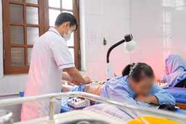 Bỏng nhiệt vì cứu thuốc tại nhà, lời cảnh tỉnh cho bệnh nhân đau xương khớp