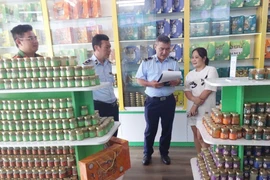 Yến chưng giả của Tuấn Dương & TKT nguy hại ra sao?