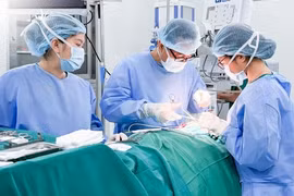 Điều trị ung thư da vùng mũi bằng kỹ thuật Mohs