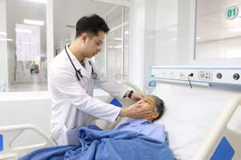 Bị chó nhà tấn công người bệnh bị chấn thương nặng vùng mắt