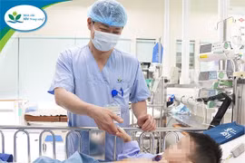 Bé trai bị xe cán “đủ tiền mới cấp cứu” đã xuất viện