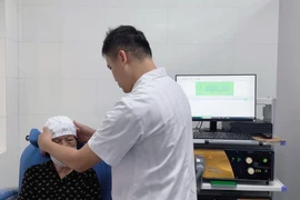 Điều trị rối loạn tiền đình bằng kích thích từ trường xuyên sọ