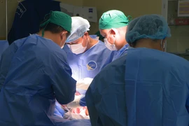 Gãy liên mấu chỏm xương đùi, cơn ác mộng với người cao tuổi