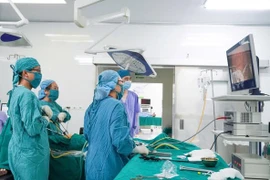 Lấy u quái chứa da, xương, tóc cho bệnh nhân 21 tuổi