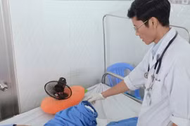 Cứu người đàn ông 41 tuổi sốc mất máu nặng vì chân bị nghiền nát