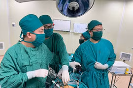 Nội soi kỹ thuật cao cắt u nhầy ruột thừa 'khổng lồ'