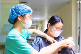 Hành trình đầy nước mắt và nghị lực nuôi trẻ từ 500g lên 3kg