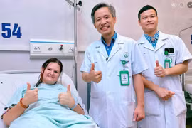 Người phụ nữ New Zealand tìm đến Việt Nam thay khớp háng