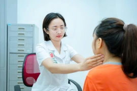 Toát mồ hôi, đau ngực âm ỉ không ngờ ung thư hệ tạo máu