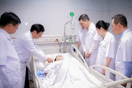 Biểu dương 8 nhân viên y tế cứu bệnh nhi khỏi tay kẻ cầm dao truy sát