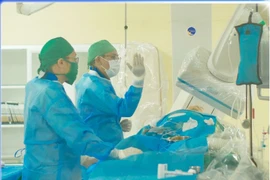 Xuyên đêm hồi sinh trái tim ngừng đập cho cụ ông 70 tuổi