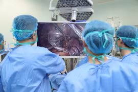 Nội soi cắt khối u máu gan trái kích thước lớn cho bệnh nhân 46 tuổi