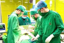 Chạy đua thời gian cứu sống bệnh nhân thủng tạng rỗng
