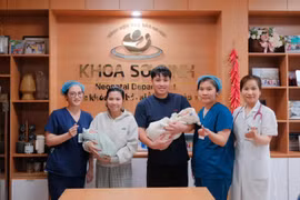 Cứu song sinh suy hô hấp nặng do bệnh màng trong