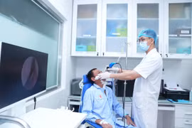 Đau đầu, sưng nửa mặt kéo dài, người bệnh phát hiện ổ áp xe lan rộng 