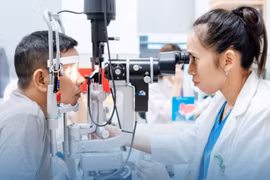 Bước tiến mới trong phẫu thuật mắt, kết hợp 3 kỹ thuật phục hồi thị lực 