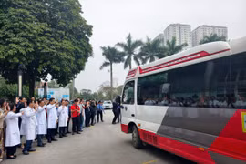 Đưa 500 bệnh nhân về quê ăn Tết, nối dài hy vọng cho bệnh nhân ung thư